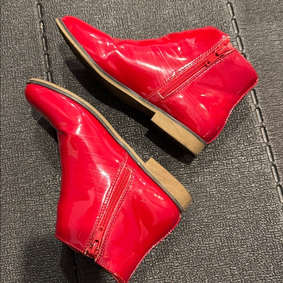 Gymboree girls Faux Leather Ankle Boot with Flat Sole and Closed Toe - Picture 7 of 7